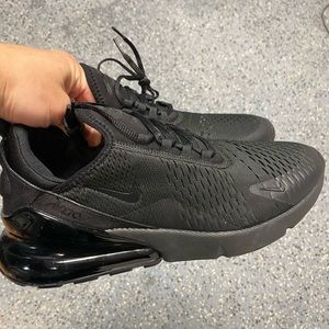 Mens Nike 270s. No box. New. Size 10